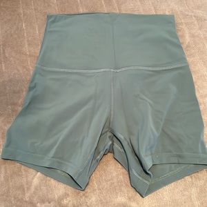 align shorts size 6, 5in inseam